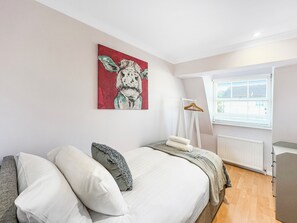 Perhehuoneisto | 2 makuuhuonetta, silitysrauta/-lauta, ilmainen Wi-Fi, vuodevaatteet