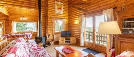 TV, fireplace, DVD player