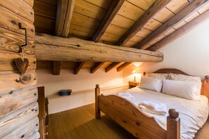 8 bedrooms, desk, iron/ironing board, free WiFi