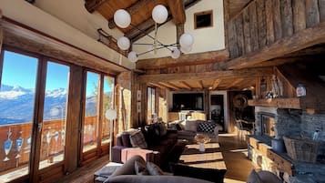 TV, fireplace, DVD player, books