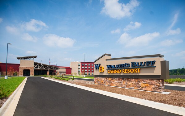 A sign for Walker's Bluff Casino Resort with a clear sky and a paved road in front. - Walker's Bluff Casino Resort (Carterville)