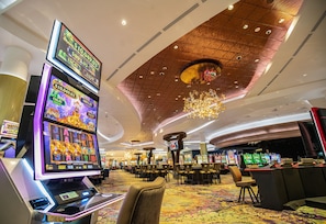 Casino - Walker's Bluff Casino Resort (Carterville)