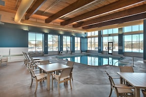Indoor pool, seasonal outdoor pool - Walker's Bluff Casino Resort (Carterville)