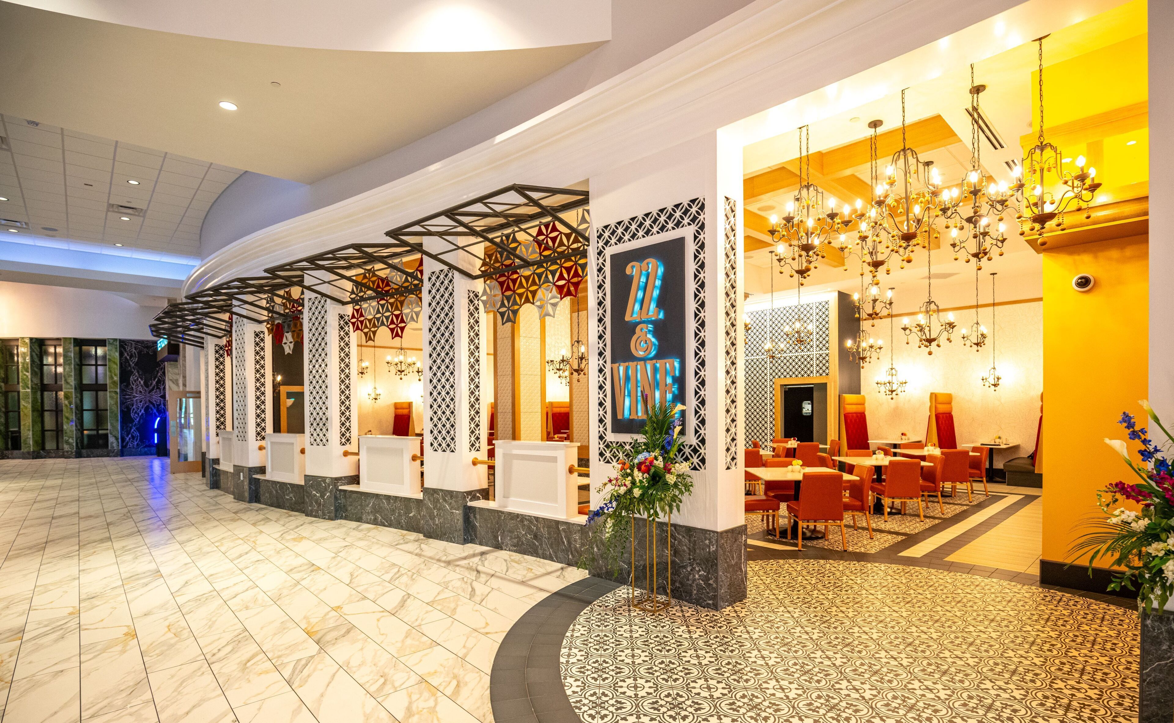 3 间餐厅，供应早餐、午餐和晚餐，美洲菜