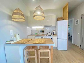 Cookware/dishes/utensils