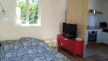 2 chambres, lit parapluie, draps fournis