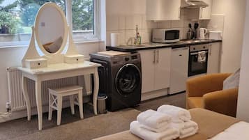 Studio | Setrika/meja setrika, Wi-Fi gratis, dan seprai linen