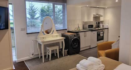 Charming Studio Rutland Point Holiday or Work