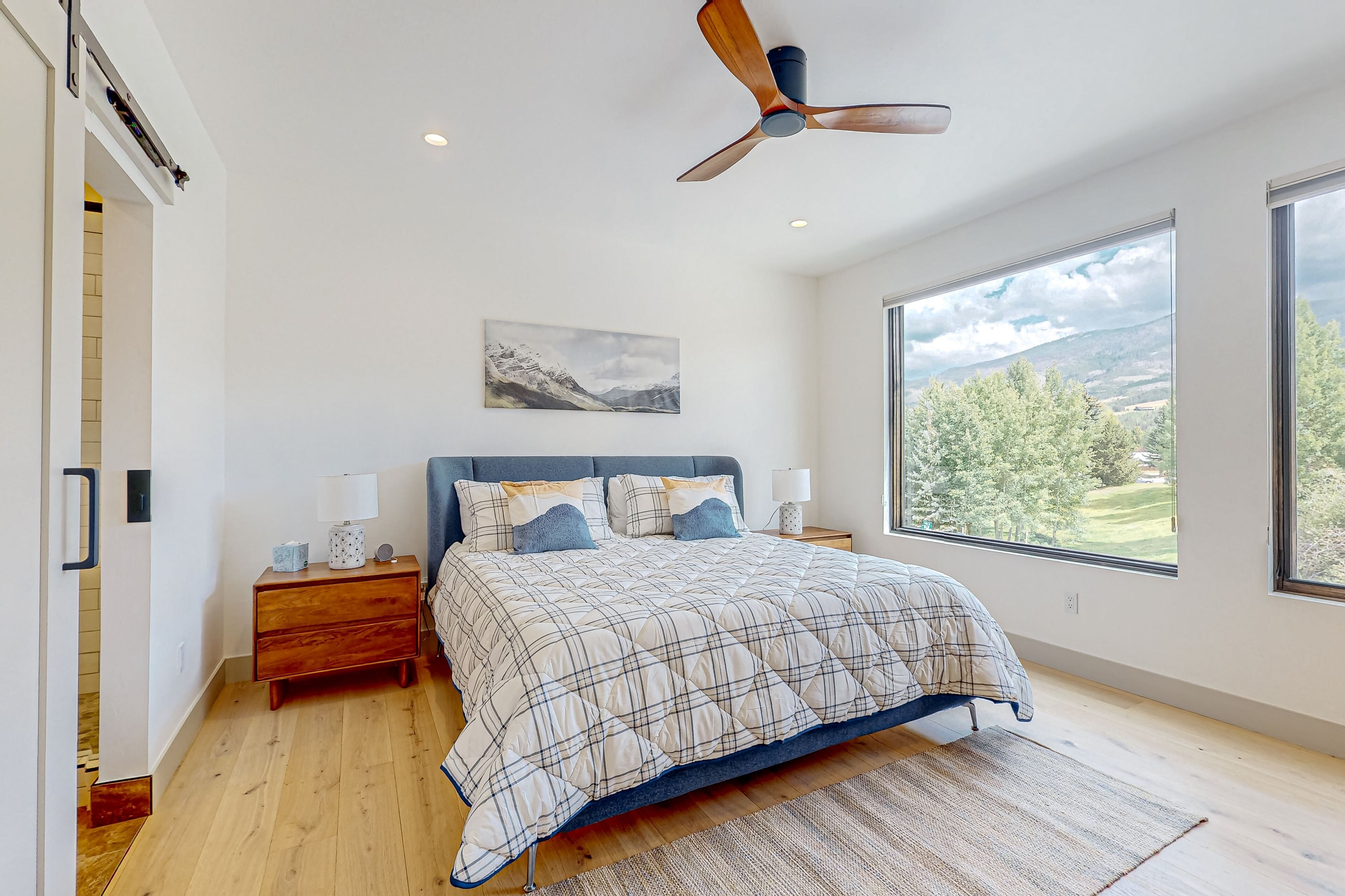 3 bedrooms, iron/ironing board, Internet, bed sheets