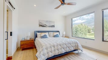 3 bedrooms, iron/ironing board, Internet, bed sheets