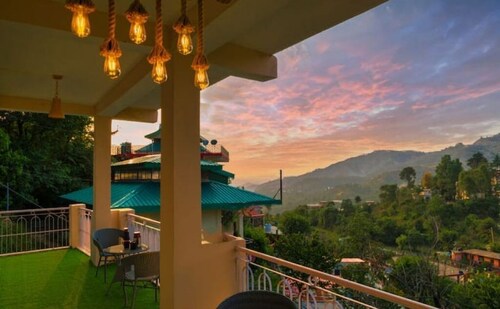 French Window I Mountain View I Antique 1BHK APT