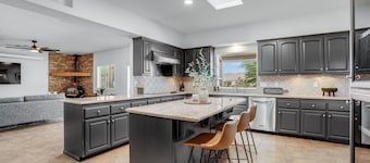 5-bedroom vacation home 15 minutes to Joshua Tree National Park