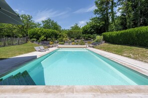 Outdoor pool - Maison Spacieuse au Calme Idéal Pour des Moments Entre Amis ou en Famille ! (Saint-Benoît-sur-Seine)