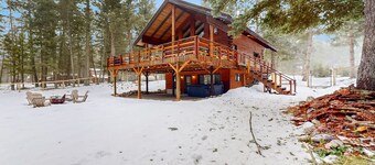 Swan Mountain cabin with amazing views, hot tub, large deck, & game room