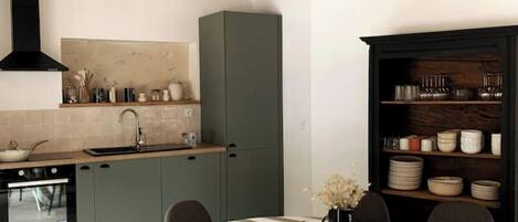 Fridge, microwave, oven, stovetop