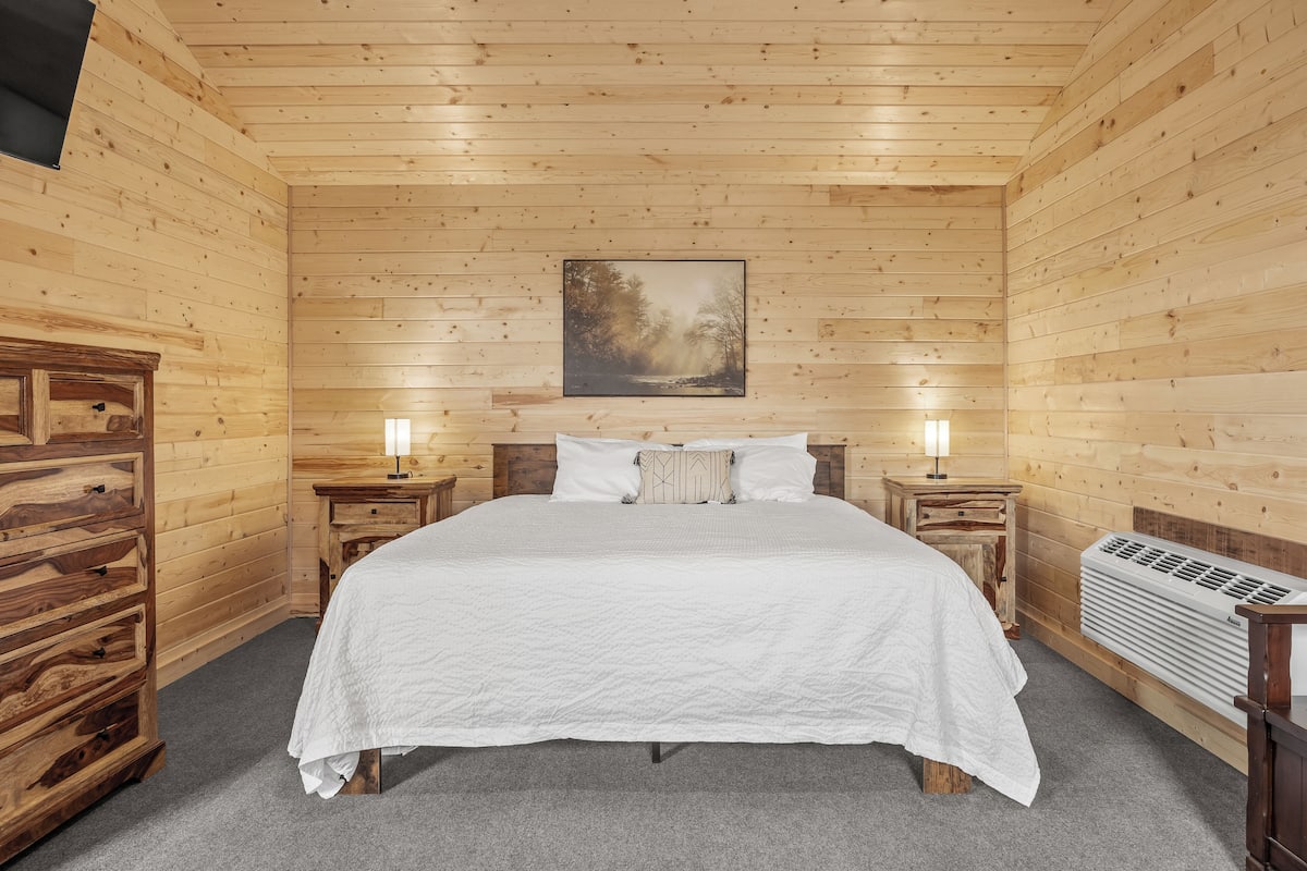 Baita Deluxe, 1 letto king | Bagno | Combinazione doccia/vasca, soffione a pioggia, asciugacapelli