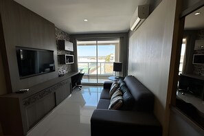 Apartment | Living area | 42-inch flat-screen TV with digital channels - Brisas do Lago - Apartamento 11 (Brasília)
