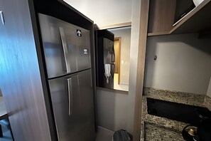 Apartament | Cuina privada | Cafetera exprés, cafetera i tetera i bullidora elèctrica 