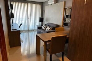 Apartment | Living area | 42-inch flat-screen TV with digital channels - Brisas do Lago - Apartamento 11 (Brasília)