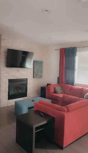 Smart TV, fireplace