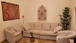 Una Smart TV, una impresora