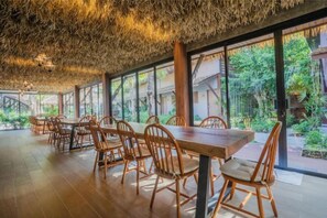 Dining - Hotel Room with Private Plunge Pool (Twin Beds) #5 (Tambon Ratsada)