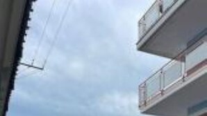 A coastal building with balconies overlooking the sea. - Cozy and lovely apartment, a stone's throw from the sea and 200mt from the center. (Maiori)