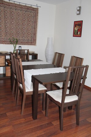 Dining - Quiet, spacious, and well-equipped apartment between Chain Bridge and Parliament (Budapest)