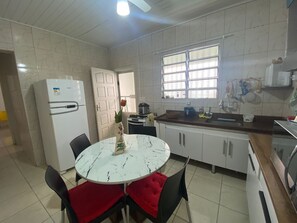 Private kitchen - Casa Aconchegante em Praia Grande (Guilhermina Praia Grande)