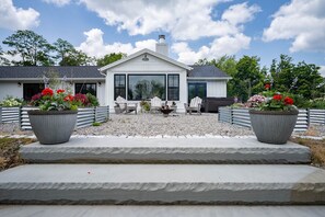 Terrace/patio - Paradise Found. The Ultimate Skaneateles Lake Retreat. (Skaneateles)