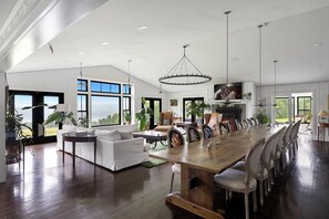 Dining - Paradise Found. The Ultimate Skaneateles Lake Retreat. (Skaneateles)