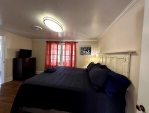 3 chambres, fer et planche à repasser, Wi-Fi, draps fournis