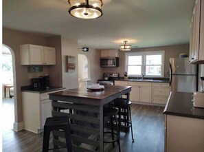 雪櫃、微波爐、焗爐、洗碗機