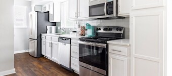 Luxury Downtown Townhome w/ Private Garage Unit 14