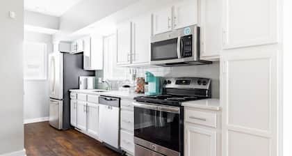 Luxury Downtown Townhome w/ Private Garage Unit 14