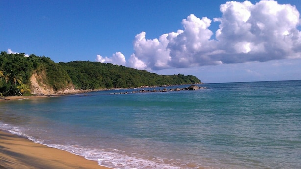 Beach nearby, sun loungers, beach towels