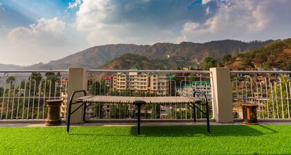 Mohija Homestay: Cozy Family Suite I 1BHK I Kitchen I Open Terrace