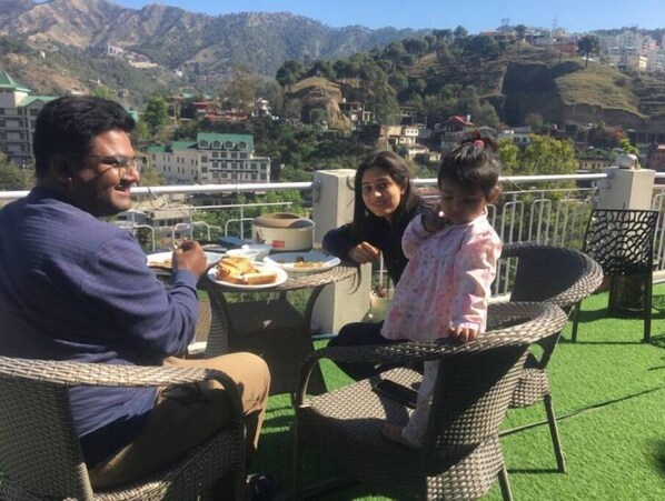 Outdoor dining - Mohija Homestay: Cozy Family Suite I 1BHK I Kitchen I Open Terrace (Kandaghat)