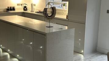 Nhà | Bếp riêng | Tủ lạnh, lò vi sóng, lò nướng, bếp nấu