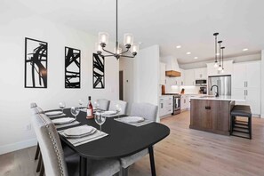 House, 4 Bedrooms, Patio | Dining room