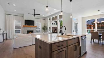 Rumah, 4 kamar tidur, patio | Interior