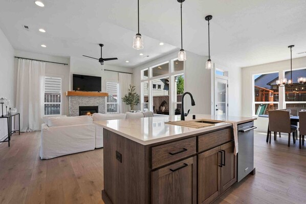 House, 4 Bedrooms, Patio | Interior - Prestine and Comfortable Home (Brush Prairie)