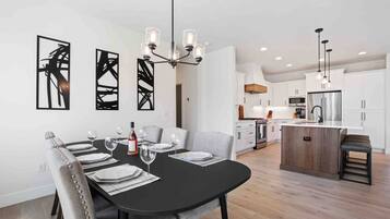 Casa, 4 quartos, varanda | Sala de jantar