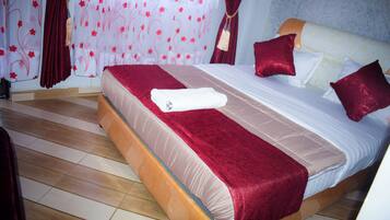 Rom – deluxe, 1 soverom, ikke-røyk | 1 soverom, sengetøy av topp kvalitet og dundyner