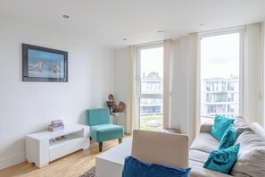 Leilighet – basic, 1 dobbeltseng | Oppholdsområde | TV