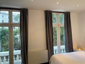 2 bedrooms, iron/ironing board, travel cot, WiFi