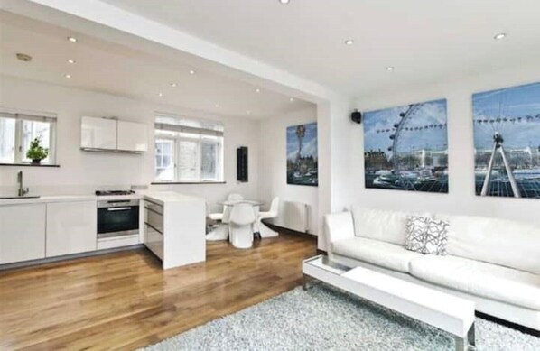 Smart TV, fireplace, stereo