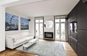 Smart TV, fireplace, stereo