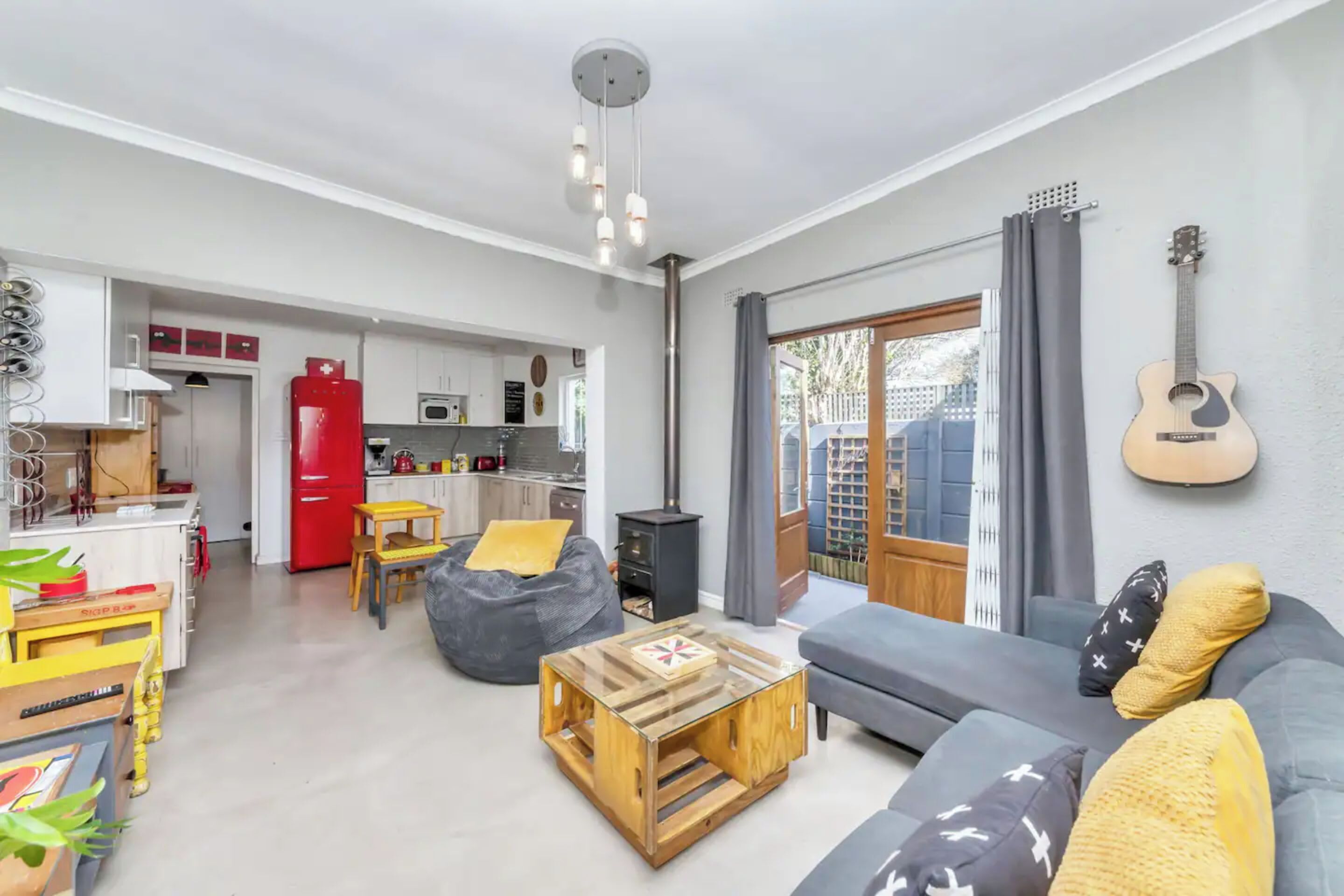 Basic House, Multiple Beds | Living area