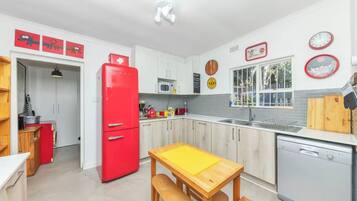 Basic House, Multiple Beds | Private kitchen | Fridge, microwave, stovetop, dishwasher